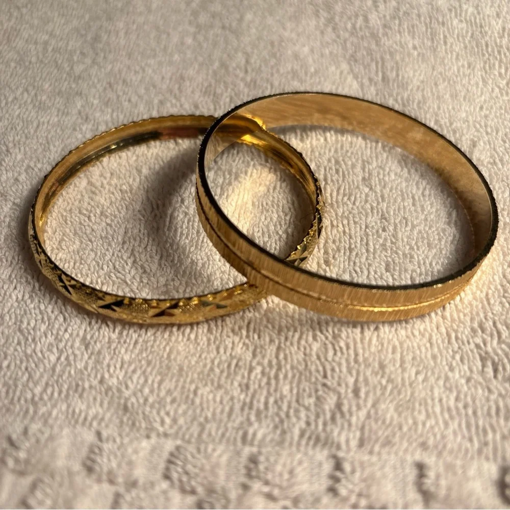 Vintage Elegant Gold-Tone Bangle Set